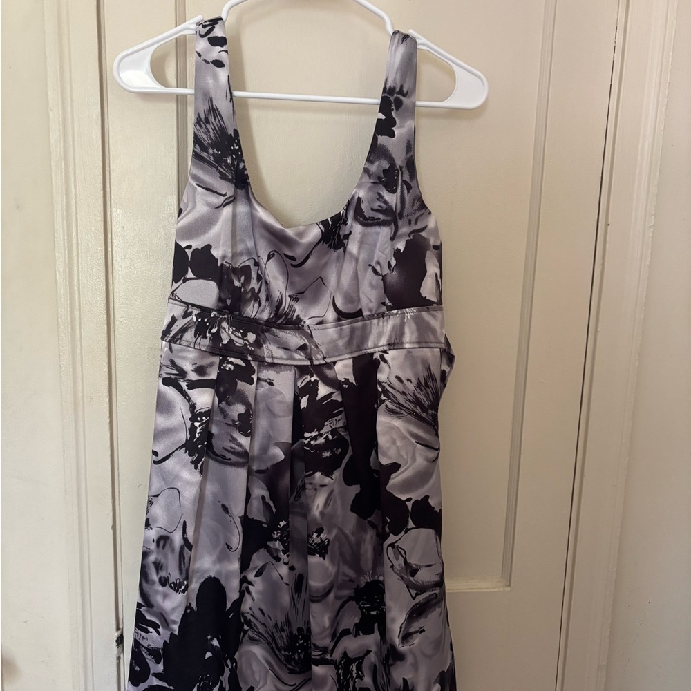 BCX Black and White Sleeveless Scoop Neck Midi Dress
